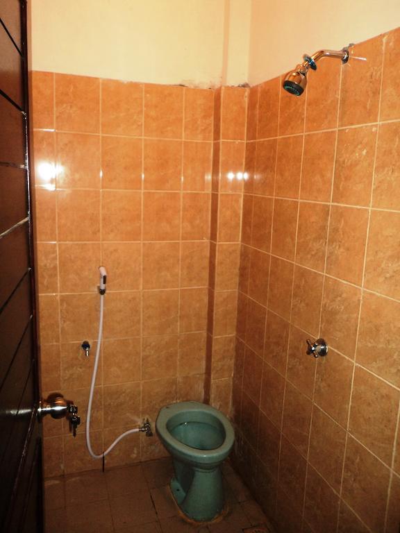 ホテル セントラル Pabean Buleleng 部屋 写真