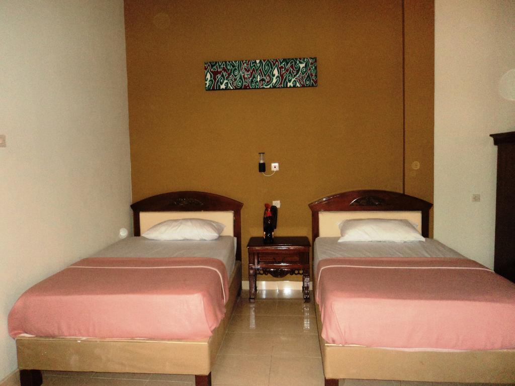 ホテル セントラル Pabean Buleleng 部屋 写真